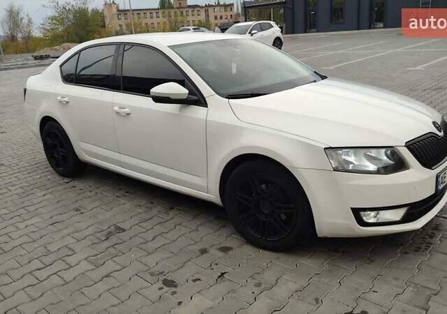 Белый Шкода Октавия, объемом двигателя 1.6 л и пробегом 300 тыс. км за 11200 $, фото 4 на Automoto.ua