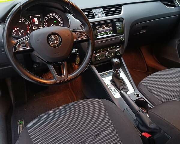 Білий Шкода Октавія, об'ємом двигуна 1.4 л та пробігом 210 тис. км за 10000 $, фото 8 на Automoto.ua