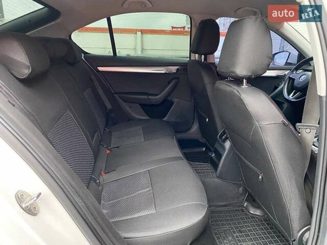 Белый Шкода Октавия, объемом двигателя 1.6 л и пробегом 152 тыс. км за 10500 $, фото 23 на Automoto.ua