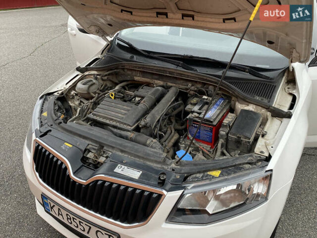 Білий Шкода Октавія, об'ємом двигуна 1.4 л та пробігом 194 тис. км за 8800 $, фото 23 на Automoto.ua