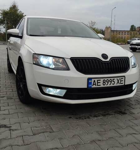 Белый Шкода Октавия, объемом двигателя 1.6 л и пробегом 300 тыс. км за 11200 $, фото 2 на Automoto.ua