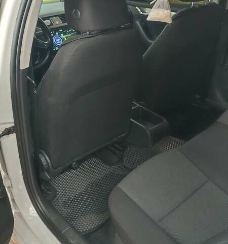 Белый Шкода Октавия, объемом двигателя 1.6 л и пробегом 300 тыс. км за 11200 $, фото 31 на Automoto.ua