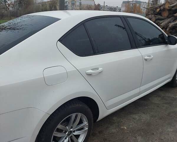 Белый Шкода Октавия, объемом двигателя 1.2 л и пробегом 435 тыс. км за 9500 $, фото 7 на Automoto.ua