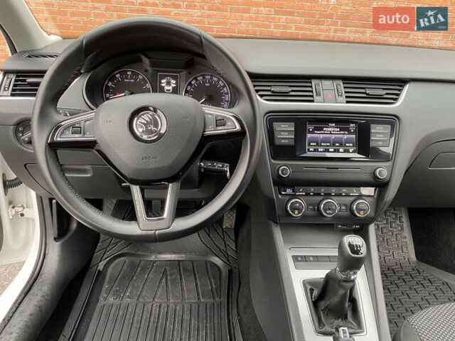 Білий Шкода Октавія, об'ємом двигуна 1.4 л та пробігом 194 тис. км за 8800 $, фото 38 на Automoto.ua