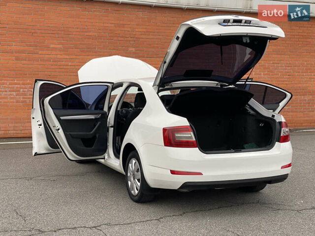 Білий Шкода Октавія, об'ємом двигуна 1.4 л та пробігом 194 тис. км за 8800 $, фото 21 на Automoto.ua