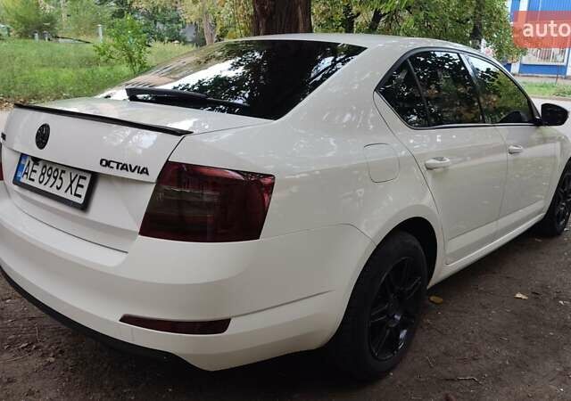 Белый Шкода Октавия, объемом двигателя 1.6 л и пробегом 300 тыс. км за 11200 $, фото 12 на Automoto.ua