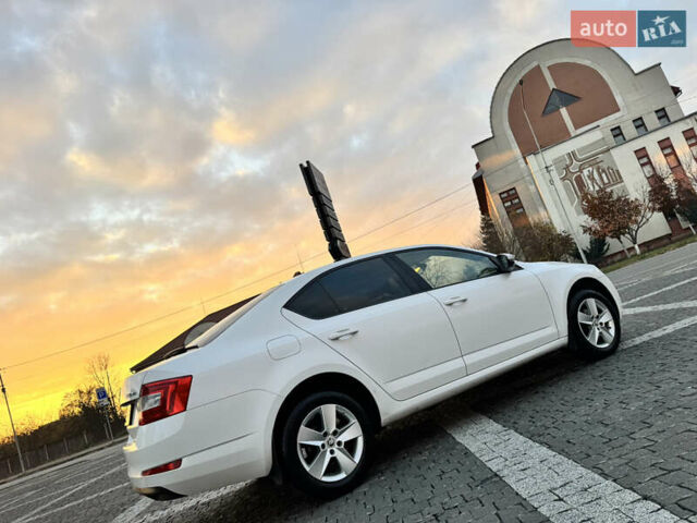 Білий Шкода Октавія, об'ємом двигуна 1.6 л та пробігом 232 тис. км за 10400 $, фото 1 на Automoto.ua