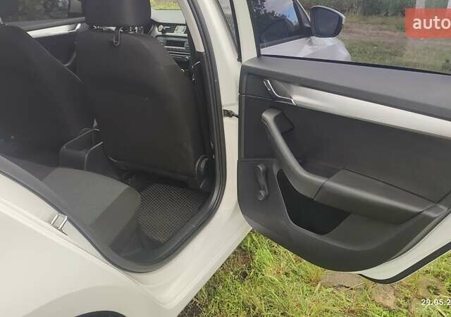 Белый Шкода Октавия, объемом двигателя 1.6 л и пробегом 300 тыс. км за 11200 $, фото 29 на Automoto.ua