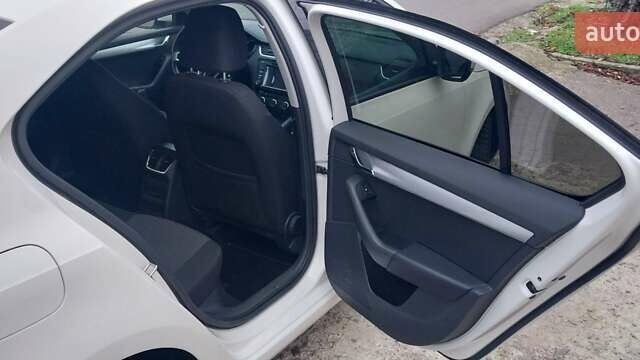 Белый Шкода Октавия, объемом двигателя 1.4 л и пробегом 220 тыс. км за 10500 $, фото 13 на Automoto.ua