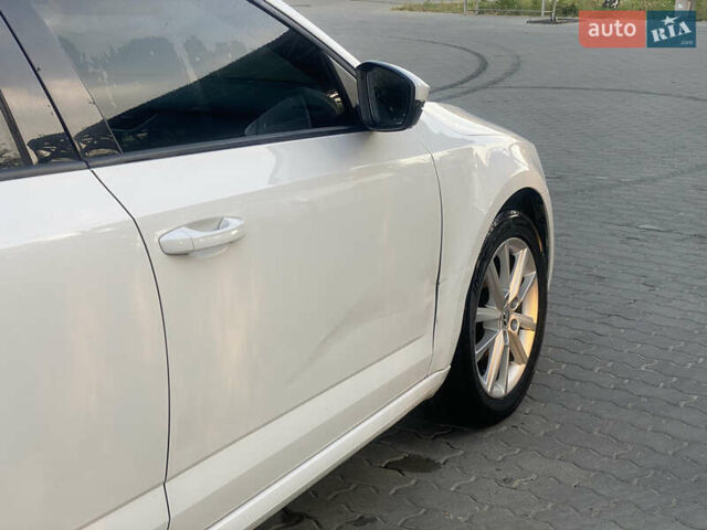 Білий Шкода Октавія, об'ємом двигуна 1.6 л та пробігом 330 тис. км за 10900 $, фото 4 на Automoto.ua