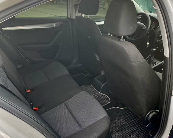 Білий Шкода Октавія, об'ємом двигуна 1.4 л та пробігом 173 тис. км за 9900 $, фото 12 на Automoto.ua