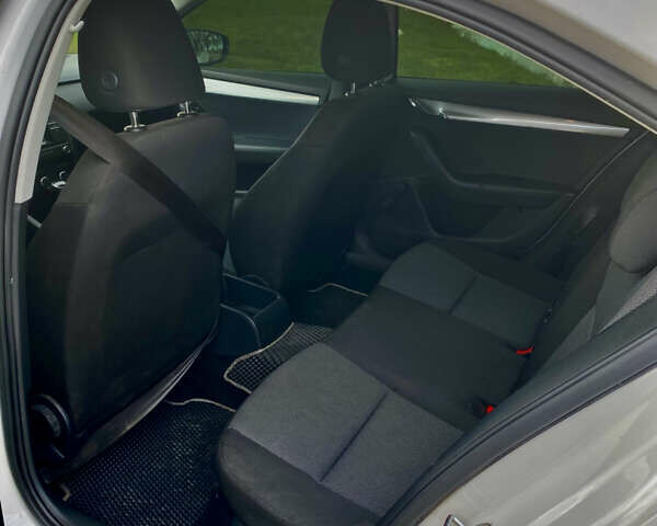 Білий Шкода Октавія, об'ємом двигуна 1.4 л та пробігом 173 тис. км за 9900 $, фото 10 на Automoto.ua