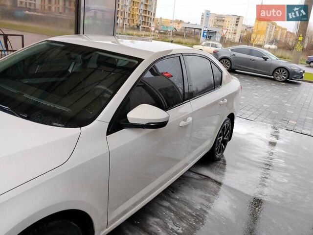 Білий Шкода Октавія, об'ємом двигуна 1.6 л та пробігом 230 тис. км за 10000 $, фото 3 на Automoto.ua