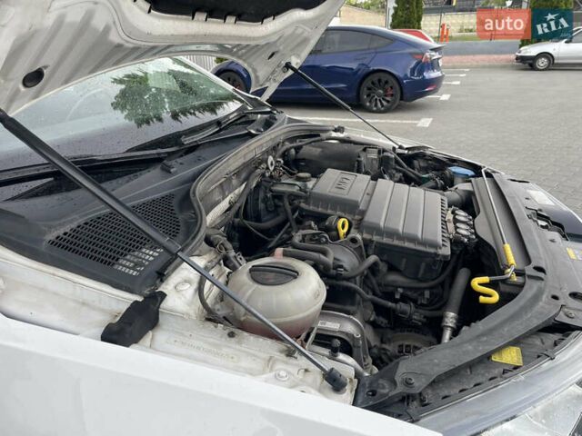 Белый Шкода Октавия, объемом двигателя 1.6 л и пробегом 175 тыс. км за 16000 $, фото 31 на Automoto.ua