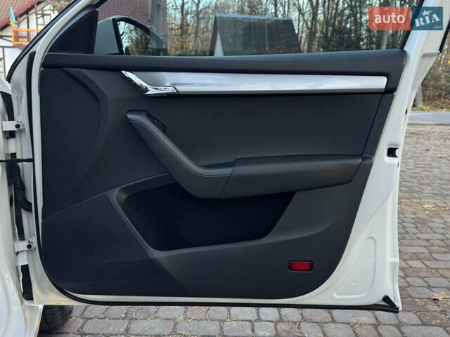 Белый Шкода Октавия, объемом двигателя 1.6 л и пробегом 207 тыс. км за 10499 $, фото 98 на Automoto.ua