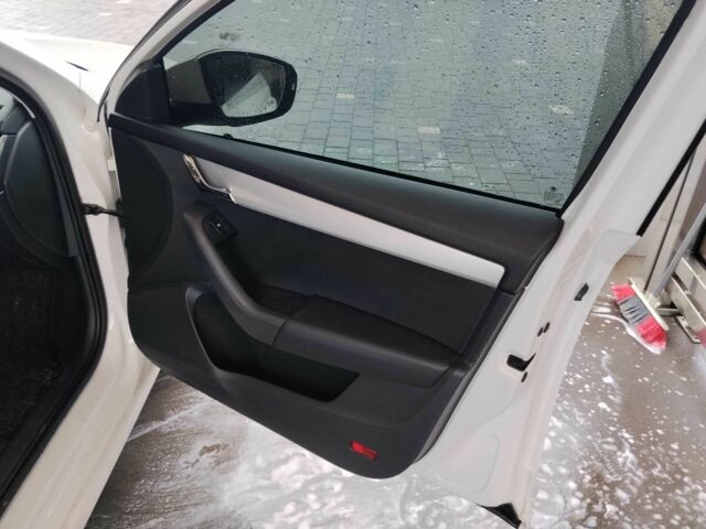 Білий Шкода Октавія, об'ємом двигуна 1.6 л та пробігом 238 тис. км за 10000 $, фото 14 на Automoto.ua