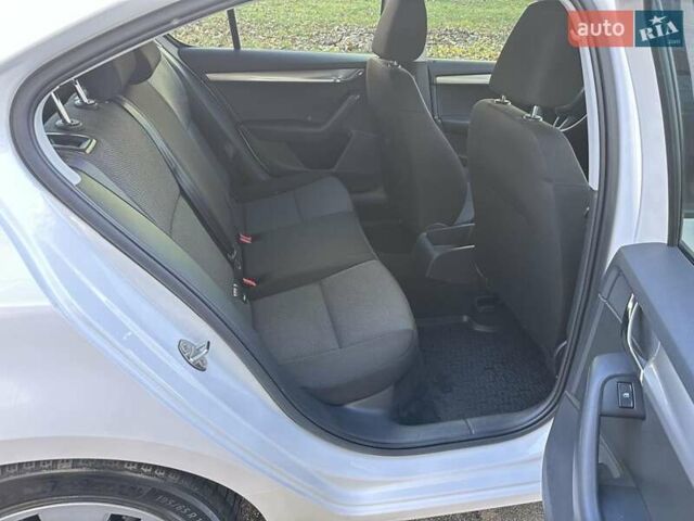 Білий Шкода Октавія, об'ємом двигуна 1.6 л та пробігом 120 тис. км за 12800 $, фото 25 на Automoto.ua