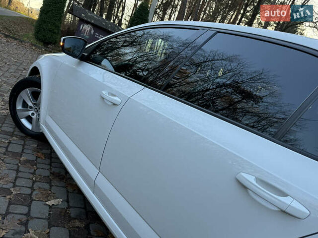 Белый Шкода Октавия, объемом двигателя 1.6 л и пробегом 207 тыс. км за 10499 $, фото 69 на Automoto.ua