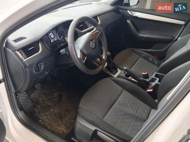 Білий Шкода Октавія, об'ємом двигуна 1.6 л та пробігом 230 тис. км за 10000 $, фото 20 на Automoto.ua