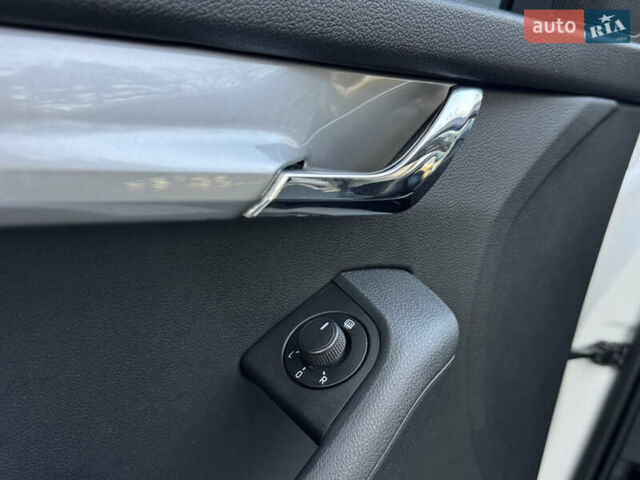 Белый Шкода Октавия, объемом двигателя 1.6 л и пробегом 207 тыс. км за 10499 $, фото 73 на Automoto.ua