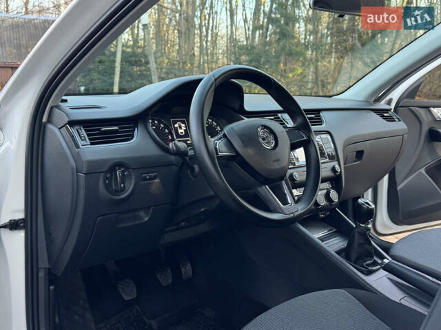 Белый Шкода Октавия, объемом двигателя 1.6 л и пробегом 207 тыс. км за 10499 $, фото 81 на Automoto.ua