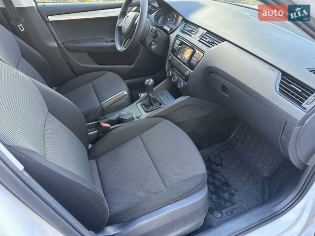 Білий Шкода Октавія, об'ємом двигуна 1.6 л та пробігом 120 тис. км за 12800 $, фото 19 на Automoto.ua
