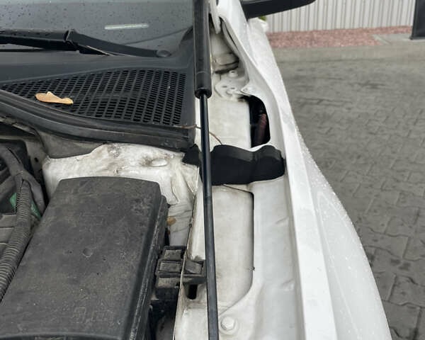 Белый Шкода Октавия, объемом двигателя 1.6 л и пробегом 175 тыс. км за 16000 $, фото 32 на Automoto.ua