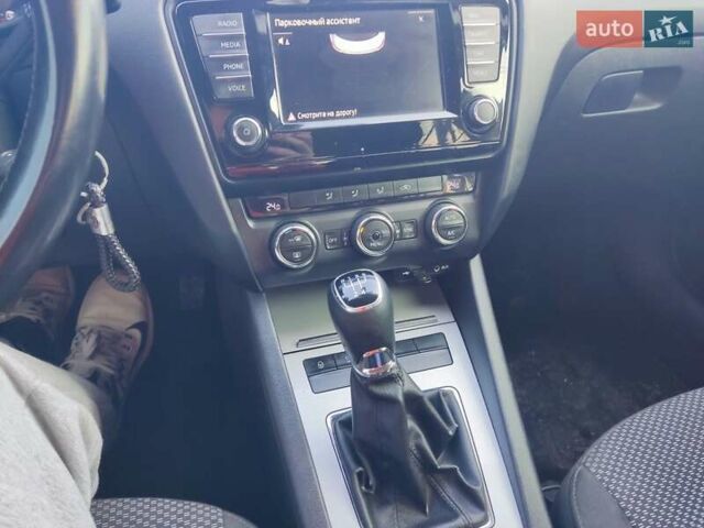 Белый Шкода Октавия, объемом двигателя 1.6 л и пробегом 320 тыс. км за 11700 $, фото 11 на Automoto.ua