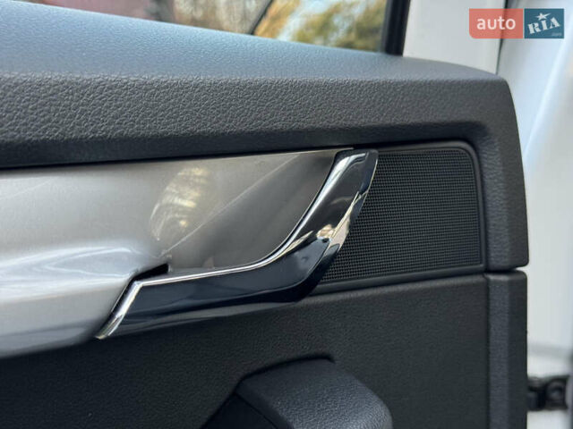 Белый Шкода Октавия, объемом двигателя 1.6 л и пробегом 207 тыс. км за 10499 $, фото 113 на Automoto.ua