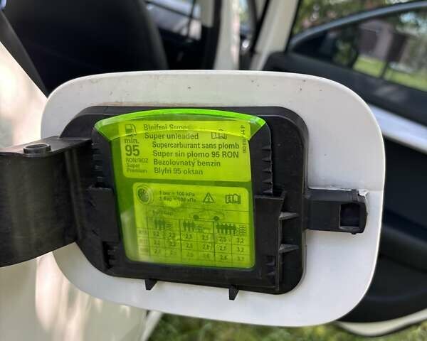 Белый Шкода Октавия, объемом двигателя 1.4 л и пробегом 187 тыс. км за 12500 $, фото 42 на Automoto.ua