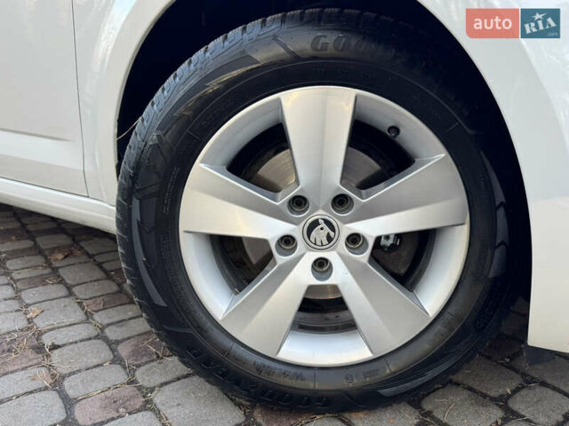 Белый Шкода Октавия, объемом двигателя 1.6 л и пробегом 207 тыс. км за 10499 $, фото 30 на Automoto.ua