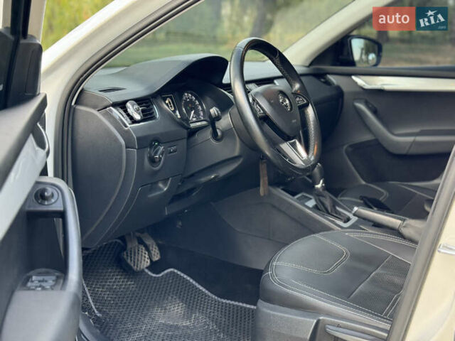 Білий Шкода Октавія, об'ємом двигуна 1.8 л та пробігом 220 тис. км за 12999 $, фото 11 на Automoto.ua