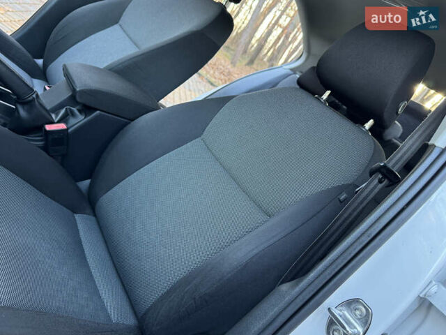 Белый Шкода Октавия, объемом двигателя 1.6 л и пробегом 207 тыс. км за 10499 $, фото 78 на Automoto.ua