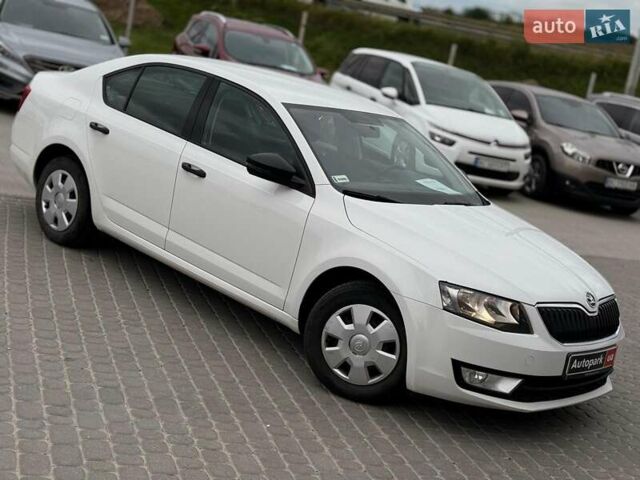Білий Шкода Октавія, об'ємом двигуна 1.2 л та пробігом 270 тис. км за 8790 $, фото 3 на Automoto.ua