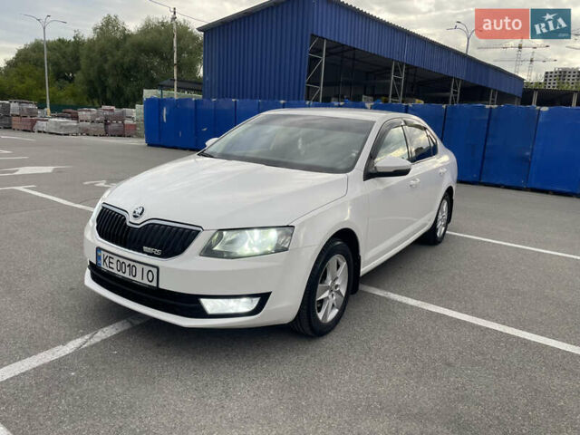 Белый Шкода Октавия, объемом двигателя 1.6 л и пробегом 175 тыс. км за 16000 $, фото 7 на Automoto.ua