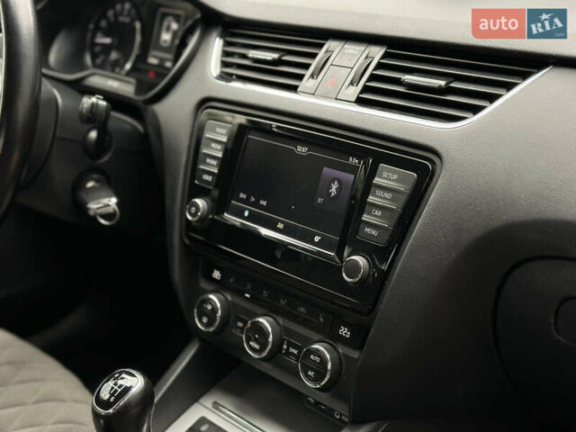 Білий Шкода Октавія, об'ємом двигуна 2 л та пробігом 265 тис. км за 11850 $, фото 64 на Automoto.ua