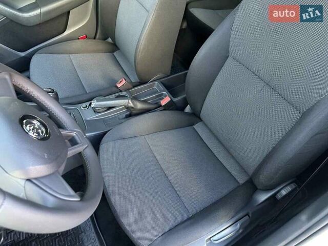 Білий Шкода Октавія, об'ємом двигуна 1.6 л та пробігом 120 тис. км за 12800 $, фото 13 на Automoto.ua