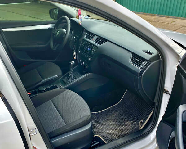 Білий Шкода Октавія, об'ємом двигуна 1.4 л та пробігом 173 тис. км за 9900 $, фото 13 на Automoto.ua