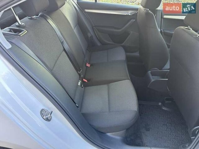 Білий Шкода Октавія, об'ємом двигуна 1.6 л та пробігом 120 тис. км за 12800 $, фото 18 на Automoto.ua