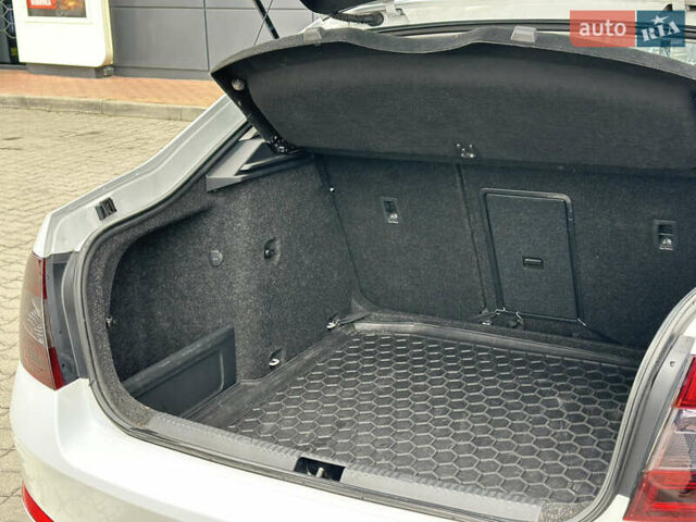 Білий Шкода Октавія, об'ємом двигуна 2 л та пробігом 265 тис. км за 11850 $, фото 67 на Automoto.ua