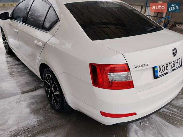 Білий Шкода Октавія, об'ємом двигуна 1.6 л та пробігом 230 тис. км за 10000 $, фото 5 на Automoto.ua