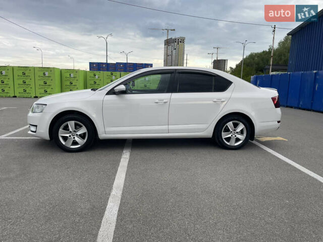 Белый Шкода Октавия, объемом двигателя 1.6 л и пробегом 175 тыс. км за 16000 $, фото 5 на Automoto.ua