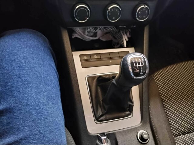 Білий Шкода Октавія, об'ємом двигуна 1.6 л та пробігом 238 тис. км за 10000 $, фото 20 на Automoto.ua