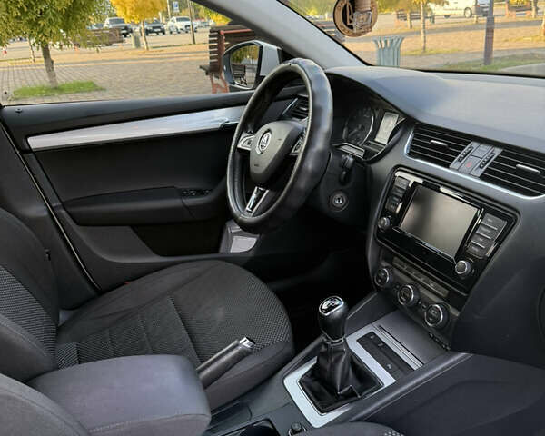 Белый Шкода Октавия, объемом двигателя 1.6 л и пробегом 272 тыс. км за 12500 $, фото 12 на Automoto.ua
