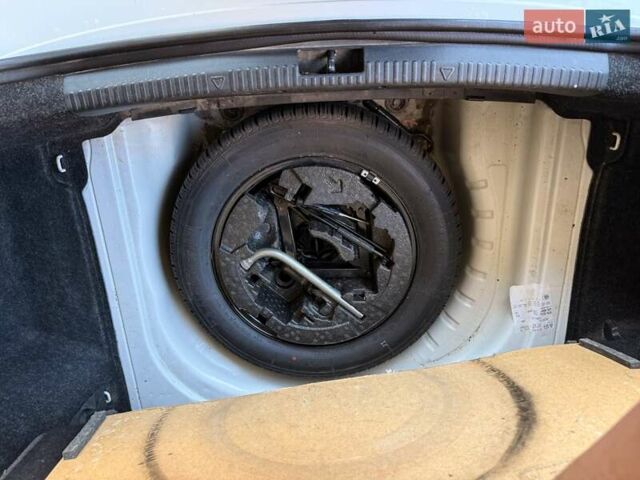 Белый Шкода Октавия, объемом двигателя 1.4 л и пробегом 136 тыс. км за 12000 $, фото 8 на Automoto.ua