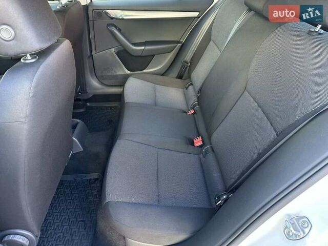 Білий Шкода Октавія, об'ємом двигуна 1.6 л та пробігом 120 тис. км за 12800 $, фото 16 на Automoto.ua