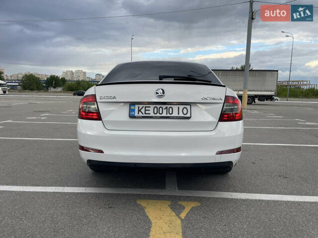 Белый Шкода Октавия, объемом двигателя 1.6 л и пробегом 175 тыс. км за 16000 $, фото 2 на Automoto.ua