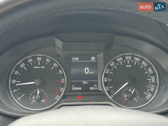 Білий Шкода Октавія, об'ємом двигуна 2 л та пробігом 265 тис. км за 11850 $, фото 51 на Automoto.ua
