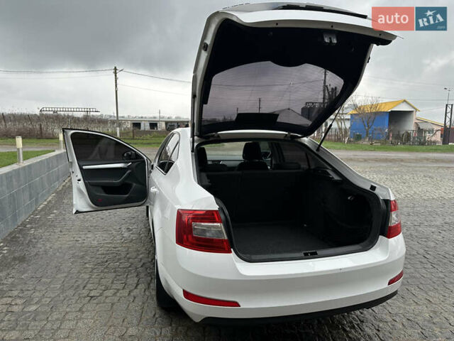 Білий Шкода Октавія, об'ємом двигуна 1.8 л та пробігом 190 тис. км за 12000 $, фото 12 на Automoto.ua