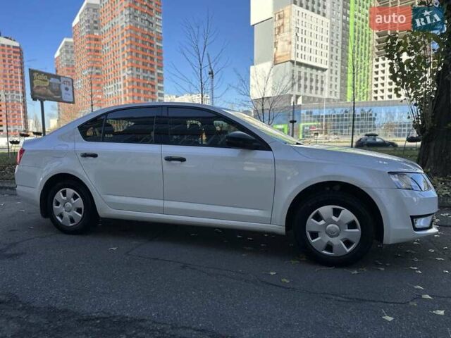 Білий Шкода Октавія, об'ємом двигуна 1.6 л та пробігом 120 тис. км за 12800 $, фото 2 на Automoto.ua